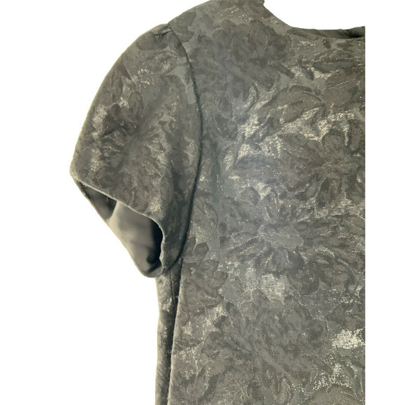 Forever Top Women's Size Medium Short Sleeves Floral Button Back Keyhole Blouse - Picture 7 of 7